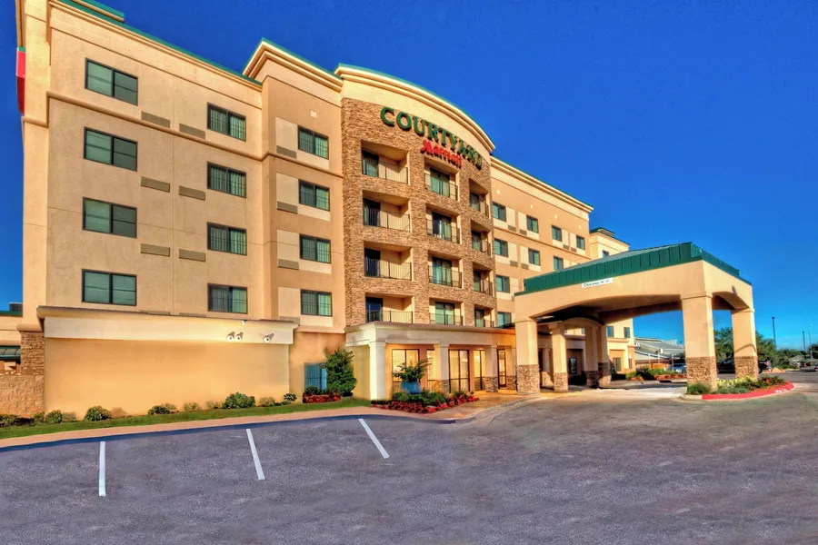 Courtyard by Marriott Midland hotel detail image 2