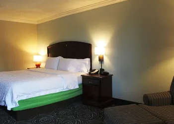 Hampton Inn By Hilton Perry hotel thumbnail 5