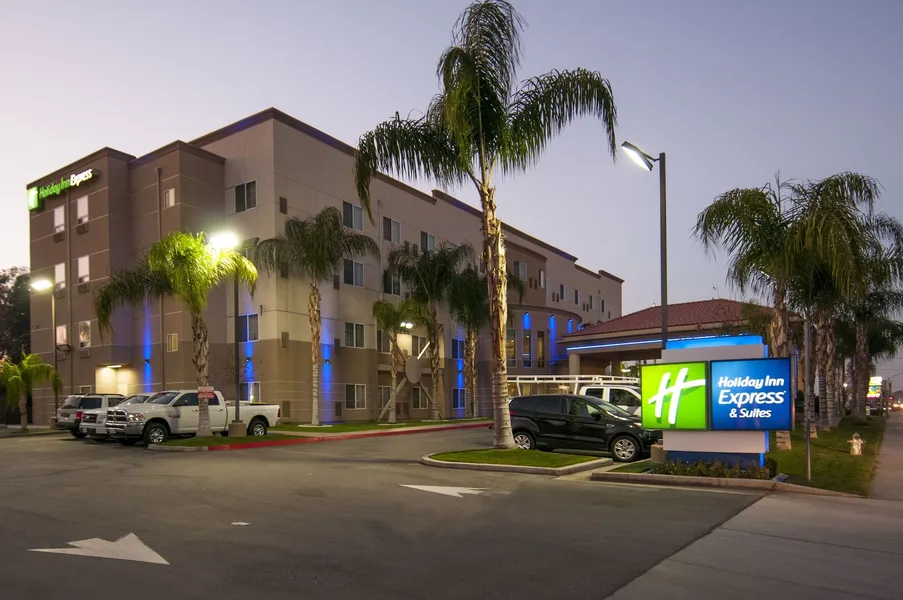 Holiday Inn Express and Suites Bakersfield Central by IHG hotel detail image 2