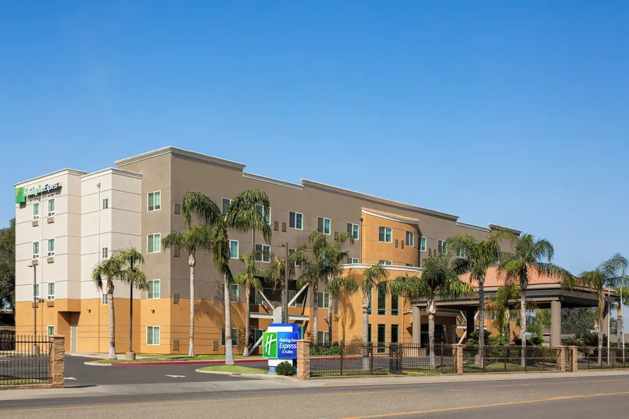 Holiday Inn Express and Suites Bakersfield Central by IHG hotel detail image 6