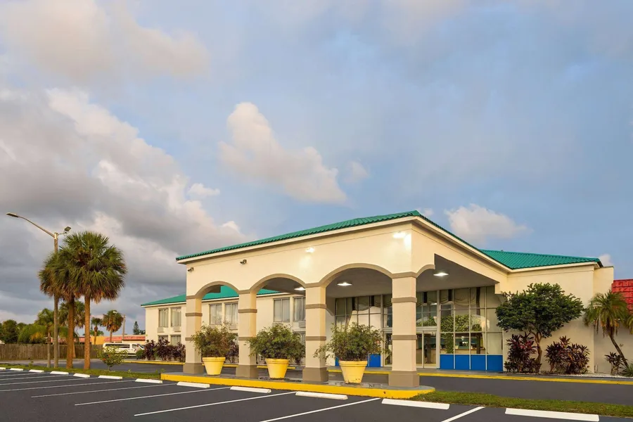 Days Inn & Suites by Wyndham Fort Pierce Midtown hotel detail image 2