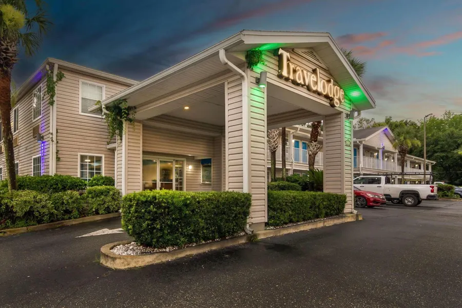 Travelodge Suites by Wyndham MacClenny hotel detail image 2