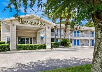 Travelodge Suites by Wyndham MacClenny hotel thumbnail 3