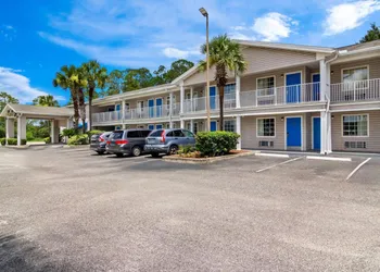 Travelodge Suites by Wyndham MacClenny hotel thumbnail 4