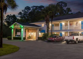 Travelodge Suites by Wyndham MacClenny hotel thumbnail 5