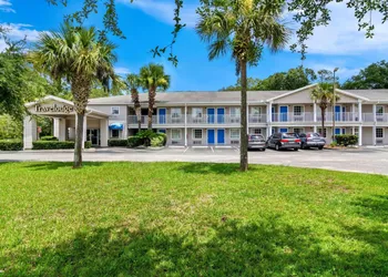 Travelodge Suites by Wyndham MacClenny hotel thumbnail 6