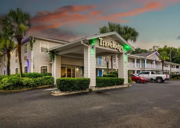 Travelodge Suites by Wyndham MacClenny hotel thumbnail 7