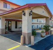 Rodeway Inn Farmington hotel detail image 7