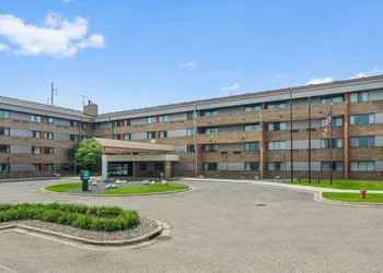 Quality Inn & Suites Mall of America - MSP Airport hotel thumbnail 2