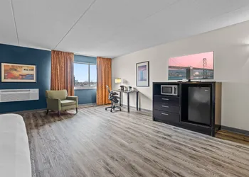 Quality Inn & Suites Mall of America - MSP Airport hotel thumbnail 8
