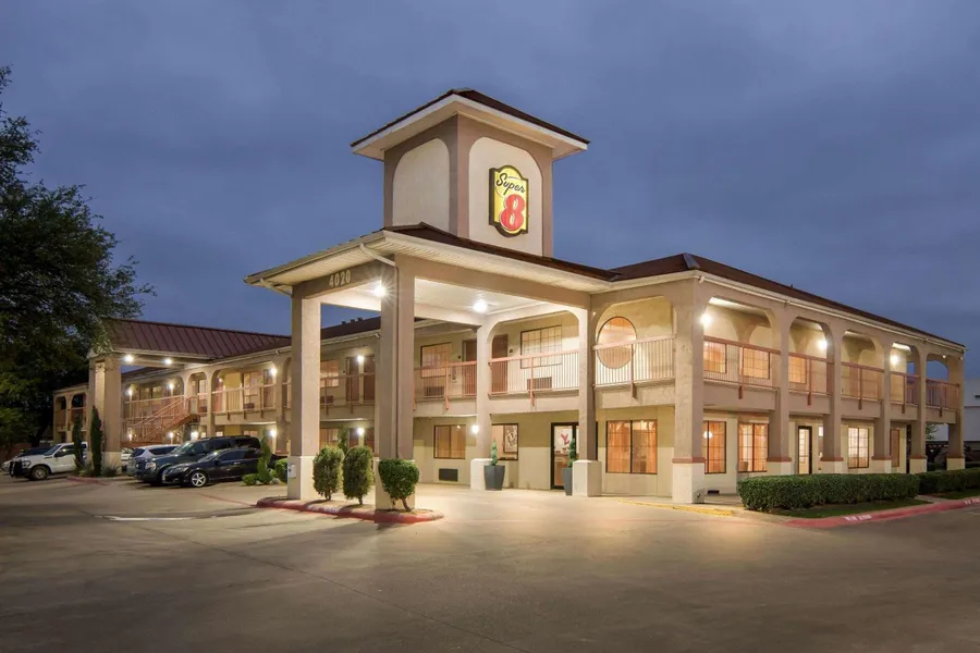 Super 8 by Wyndham Grand Prairie Southwest hotel detail image 2
