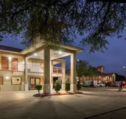 Super 8 by Wyndham Grand Prairie Southwest hotel detail image 4