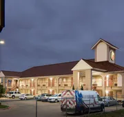 Super 8 by Wyndham Grand Prairie Southwest hotel detail image 5