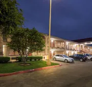 Super 8 by Wyndham Grand Prairie Southwest hotel detail image 7