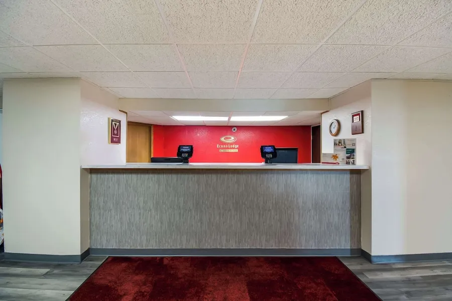 Econo Lodge Duluth near Miller Hill Mall hotel detail image 2
