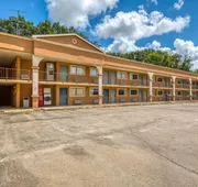 Budget Inn and Suites hotel detail image 3
