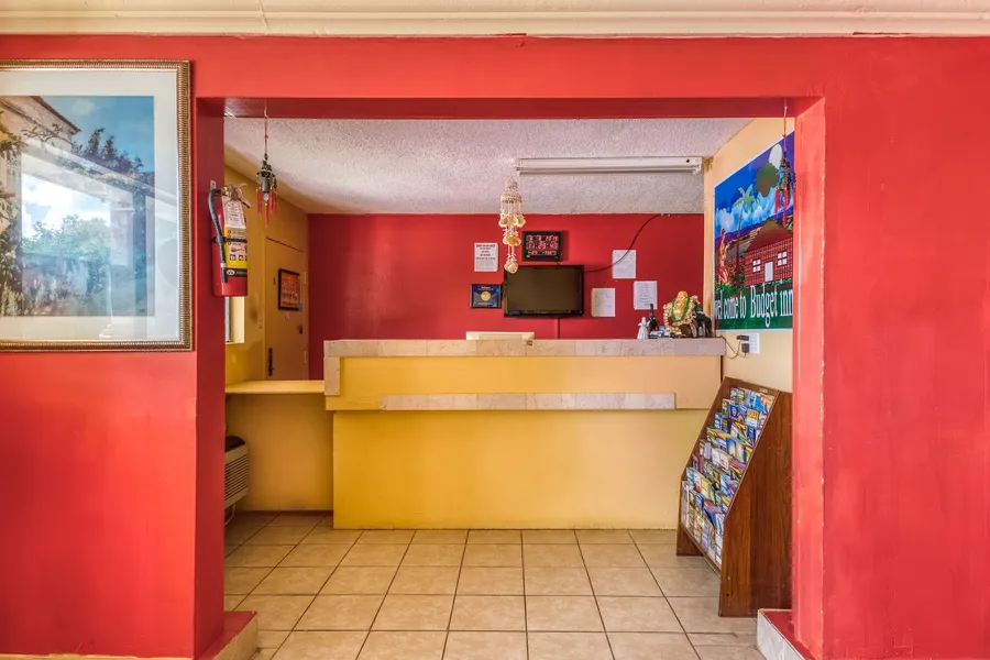 Budget Inn and Suites hotel detail image 6