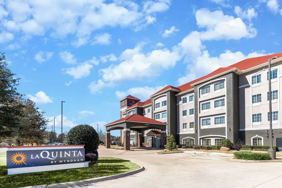 La Quinta Inn & Suites by Wyndham Mt. Pleasant hotel detail image 2