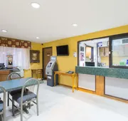 Super 8 by Wyndham Greensboro/Coliseum/Conv. hotel detail image 3