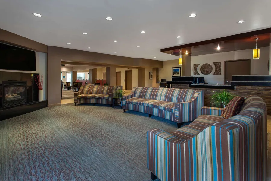Ramada by Wyndham Glendale Heights/Lombard hotel detail image 6