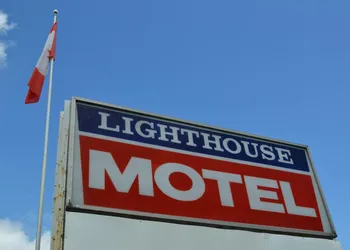 Lighthouse Motel hotel thumbnail 3
