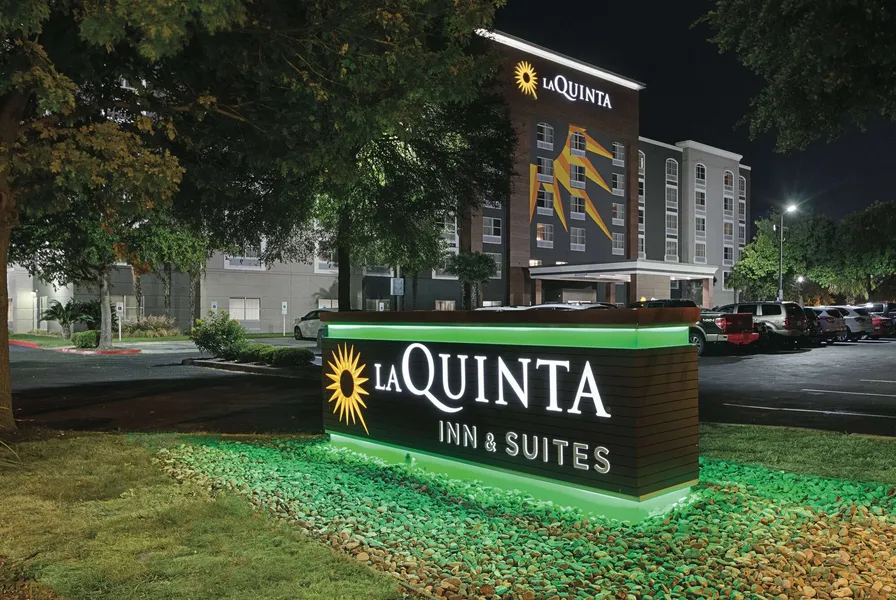 La Quinta Inn & Suites by Wyndham San Antonio Downtown hotel detail image 2