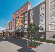 La Quinta Inn & Suites by Wyndham San Antonio Downtown hotel detail image 5