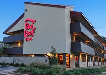 Red Roof Inn Hampton Coliseum & Convention Center hotel thumbnail 2