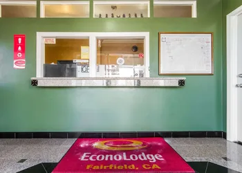 Econo Lodge hotel thumbnail 4