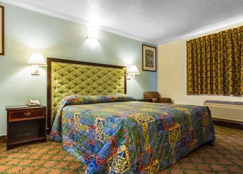Econo Lodge hotel thumbnail 6