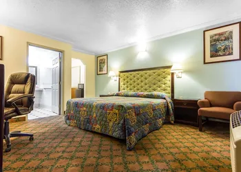 Econo Lodge hotel thumbnail 8