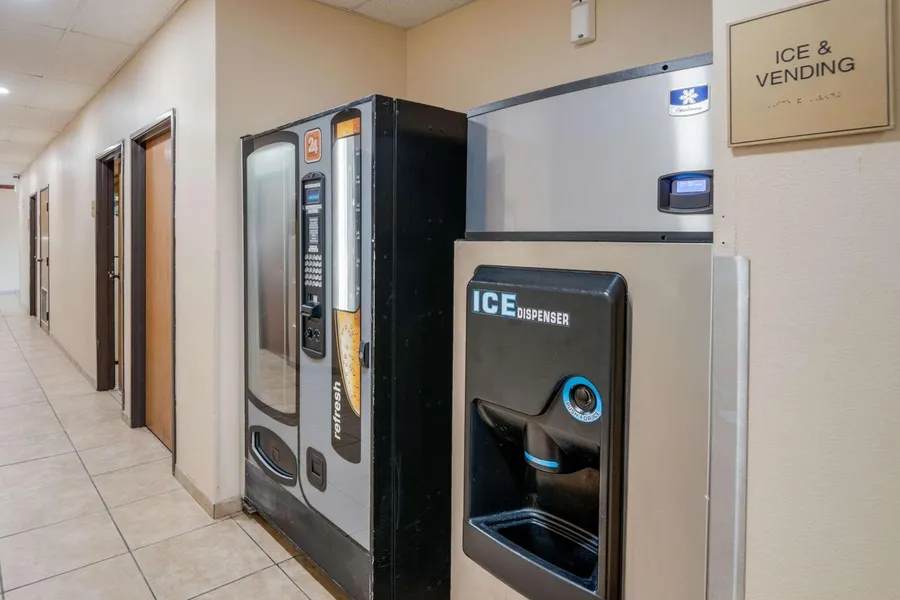 Econo Lodge Lubbock I-27 hotel detail image 6