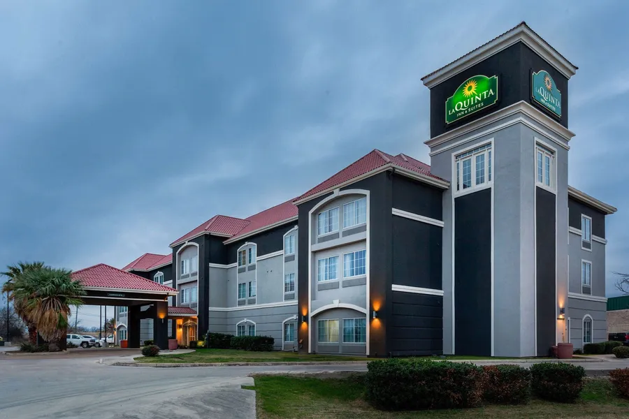 La Quinta Inn & Suites by Wyndham Seguin hotel detail image 2