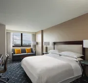 Sheraton Norfolk Waterside Hotel hotel detail image 4