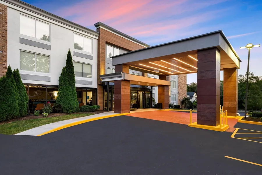 La Quinta Inn & Suites by Wyndham Sturbridge hotel detail image 2