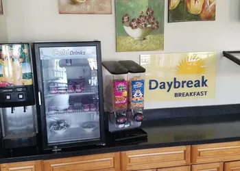 Days Inn & Suites by Wyndham Clermont hotel thumbnail 2