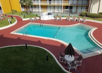 Days Inn & Suites by Wyndham Clermont hotel thumbnail 6