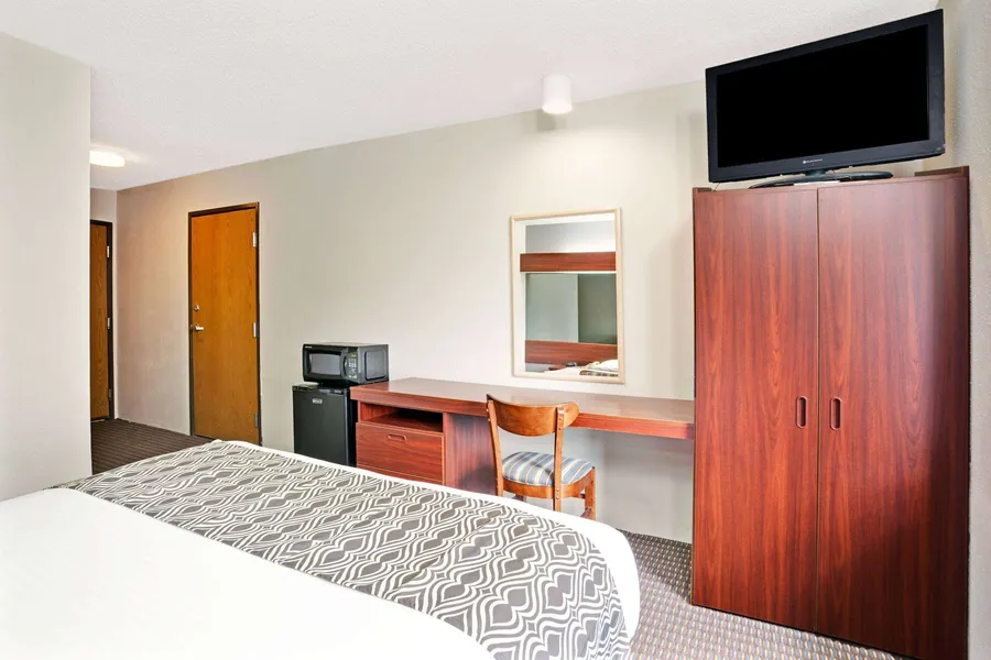 Microtel Inn & Suites by Wyndham Roseville/Detroit Area hotel detail image 6