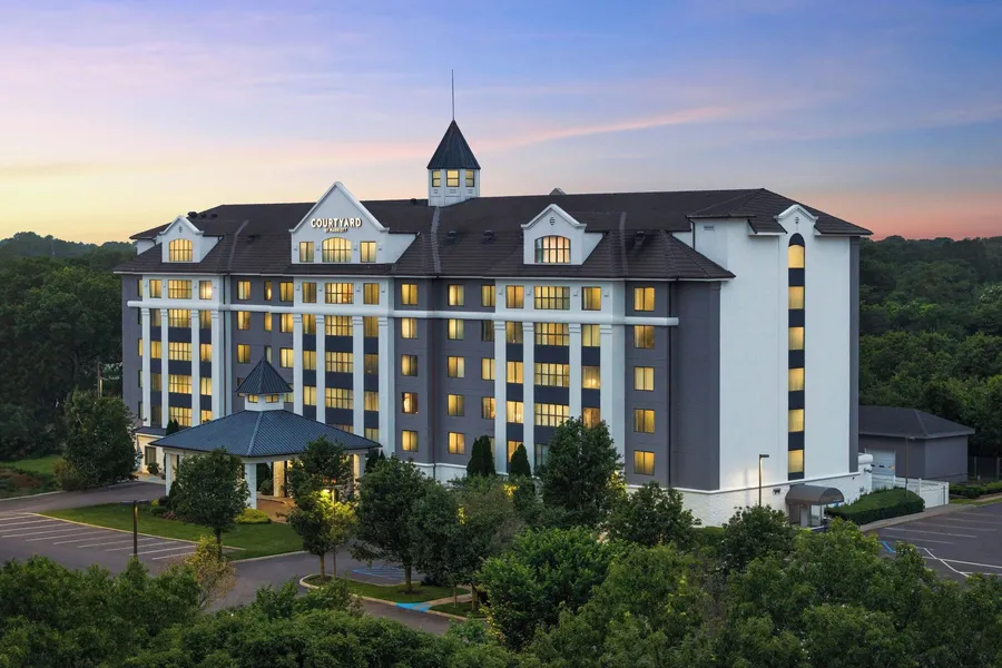Courtyard by Marriott Long Island MacArthur Airport hotel detail image 2