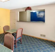 Rodeway Inn & Suites Austin I-90 hotel detail image 4