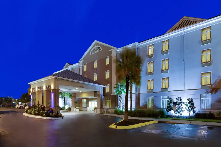 Holiday Inn Express & Suites Charleston - Northwoods by IHG hotel detail image 2