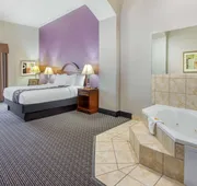 La Quinta Inn & Suites by Wyndham Gainesville hotel detail image 7