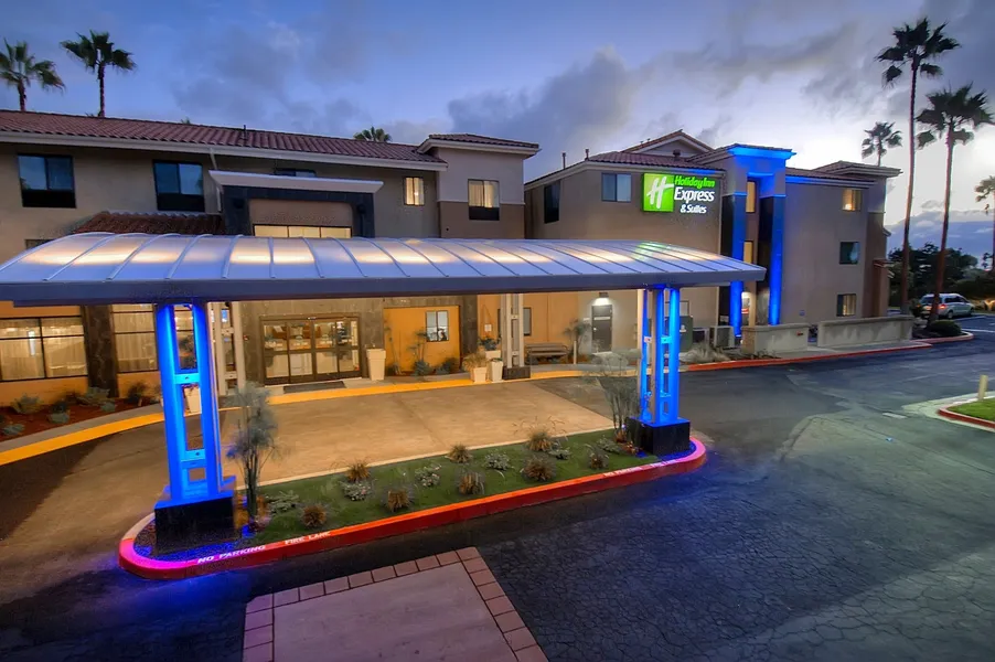 Holiday Inn Express & Suites Carlsbad Beach by IHG hotel detail image 2