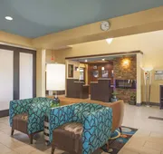 La Quinta Inn & Suites by Wyndham Elizabethtown hotel detail image 4