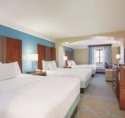 La Quinta Inn & Suites by Wyndham Elizabethtown hotel detail image 5