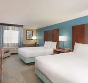La Quinta Inn & Suites by Wyndham Elizabethtown hotel detail image 7