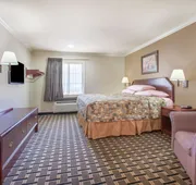 Super 8 by Wyndham Tyler TX hotel detail image 7