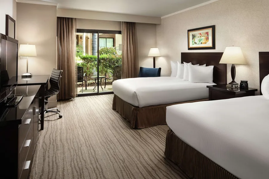 DoubleTree by Hilton Claremont hotel detail image 6