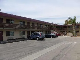 Red Roof Inn Bakersfield hotel thumbnail 2