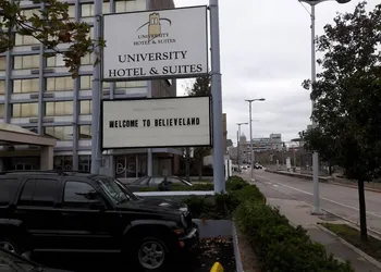 University Hotel And Suites hotel thumbnail 4